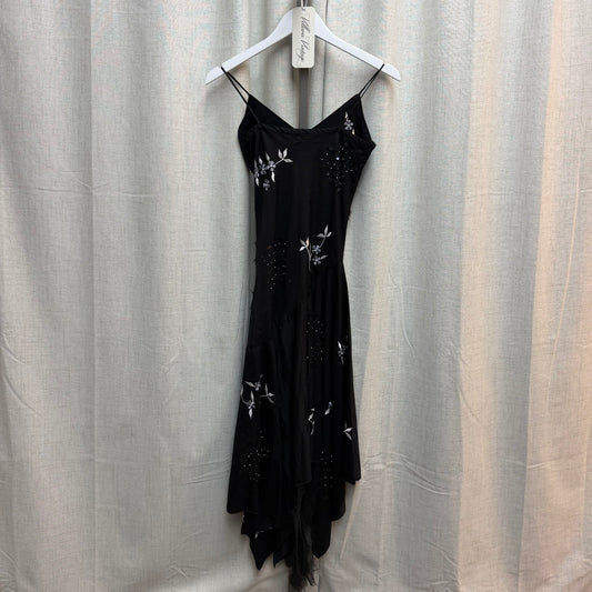 Foratempo Black Asymmetrical Midi Dress with White Embroidery
