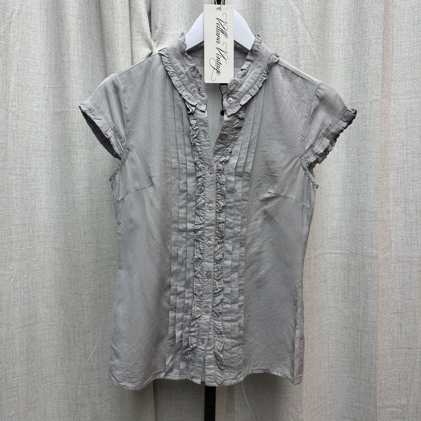 Gray Ruffle Lined Button Down Short Sleeve Blouse