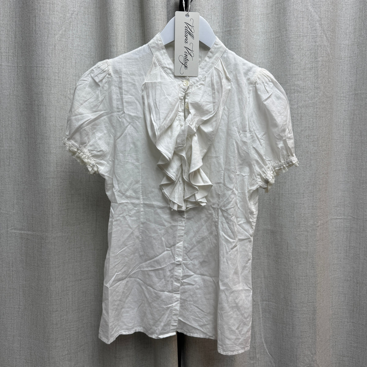 D&G White Ruffle Neckline Short Sleeve Button-Up Blouse