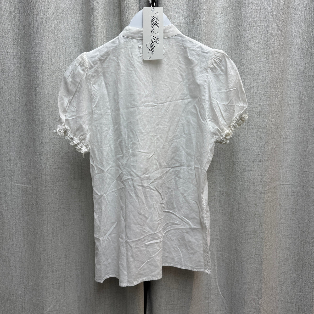 D&G White Ruffle Neckline Short Sleeve Button-Up Blouse